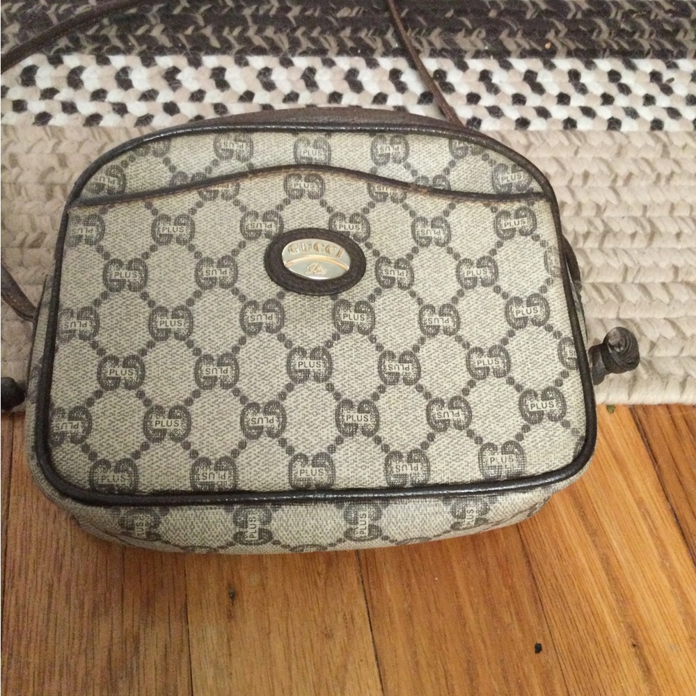 Vintage Gucci Plus crossbody
